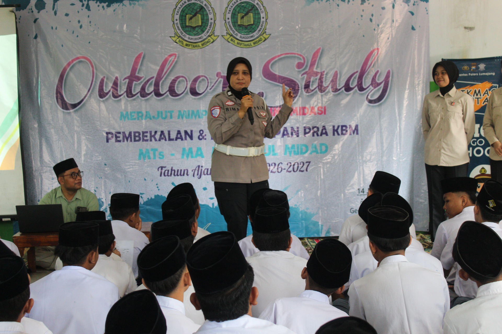 Kegiatan Outdoor Study