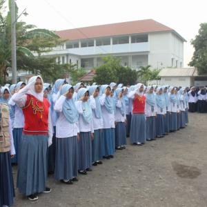 MA Miftahul Midad Gelar Upacara HUT ke-81 RI dengan Nuansa Adat #3