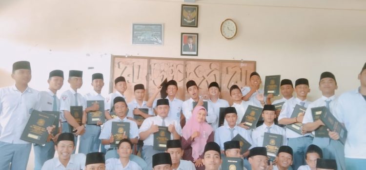 Pembagian Raport PTS semester ganjil 2022/2023